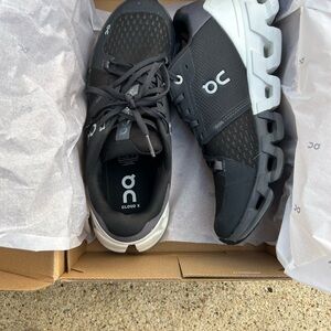 BRAND NEW ON CLOUDS. Cloudflyer Size 9.